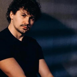 Новини культури - Женя Кот замислився над усиновленням