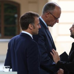 Новини світу - ЗМІ: Зеленського попередили про "зраду" з боку США