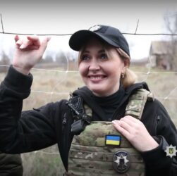 Запорізька ювенальна поліцейська Юлія Никоненко рятує дитинство під ворожими обстрілами