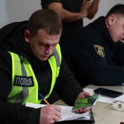 Незаконний перетин кордону та легалізація в Україні: поліцейські викрили злочинну схему