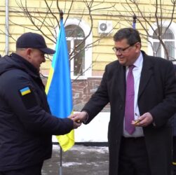 Велика Британія передала ДСНС України два броньовані автомобілі Toyota