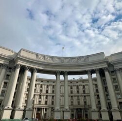 Новини світу - До МЗС викликали представника Чехії через заяви спікера