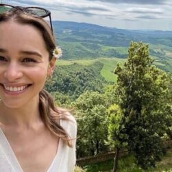 Новини культури - Емілія Кларк зіграла в серіалі про СРСР і викликала критику в мережі