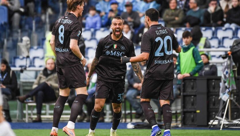 Новини спорту - Емоційні італійці заробили три вилучення в матчі Наполі-Лаціо