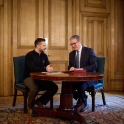 Новини України - Гроші за Челсі: Зеленський поговорив зі Стармером