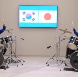 Новини світу - Лідери Японії й Південної Кореї разом зіграли на барабанах