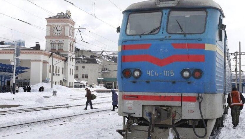 Новини України - Масштабні знеструмлення: УЗ перевела потяги на резервну теплотягу