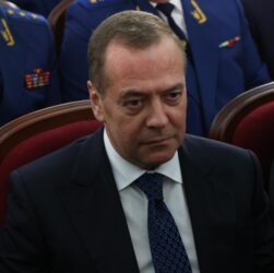 Новини світу - Медведєв пригрозив Фінляндії через "огидну русофобію"