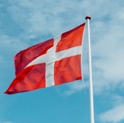 Новини світу - МО Данії заявило про готовність військ стріляти у разі нападу на Гренландію