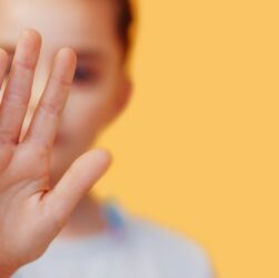 Новини України - На Кіровоградщині мати-вихователька приковувала неповнолітню ланцюгами