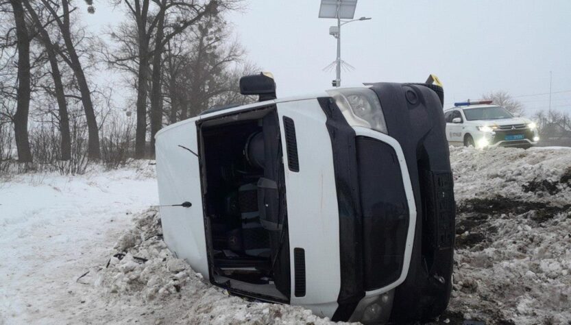 Новини України - На Сумщині вісім постраждалих у ДТП з мікроавтобусом