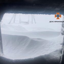Новини України - Перемети снігу понад метр: ДСНС застерігає від походів у високогір'я