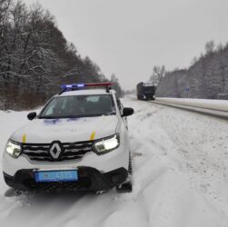 Новини України - Сильний снігопад ускладнив на трасі Київ-Чоп