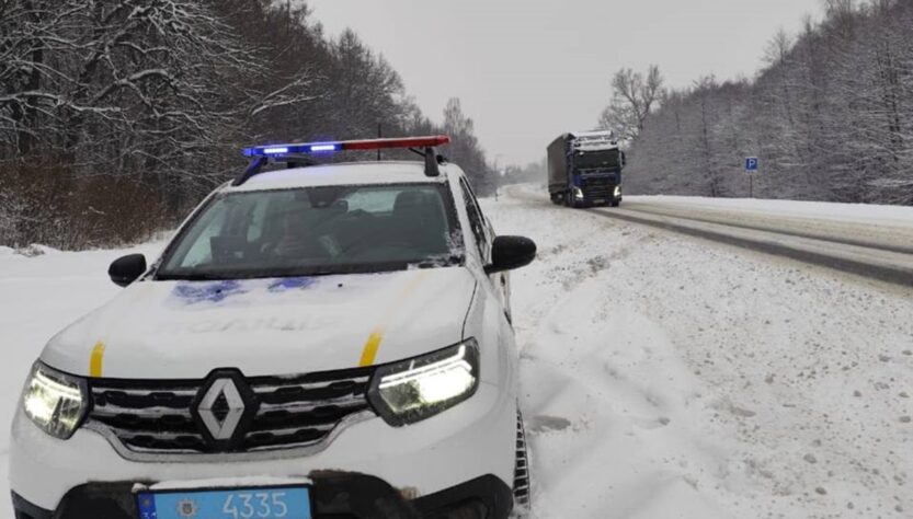 Новини України - Сильний снігопад ускладнив на трасі Київ-Чоп