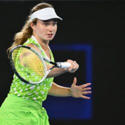 Новини спорту - Снігур залишає суперницю позаду та йде далі в AO-2026