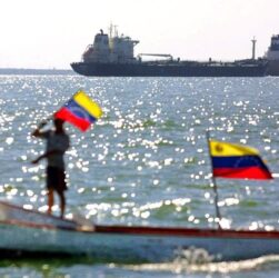 Новини світу - США затримали танкер, пов'язаний з Росією - ЗМІ