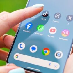 Новини світу - У Франції планують заборонити соцмережі до 15 років