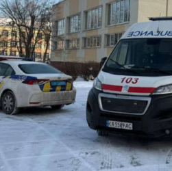 Новини Києва - У Києві школяр з ножем напав на вчительку та однокласника