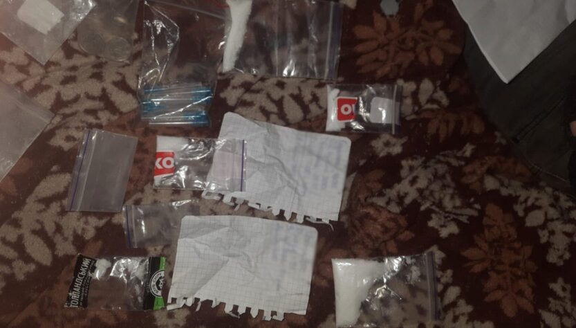 Новини Києва - У Києві судитимуть жінку, яка збувала наркотики з вікна квартири