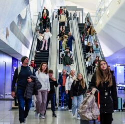 Новини світу - В аеропорту Варшави затримали українця з глушильним пристроєм