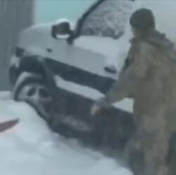 Новини України - Військовий застосував газовий балончик проти дівчинки: в ТЦК відреагували