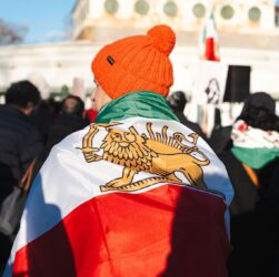 Новини світу - Влада Ірану намагається загасити протести виплатами у $6 на місяць