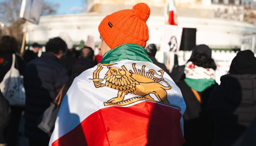 Новини світу - Влада Ірану намагається загасити протести виплатами у $6 на місяць