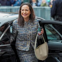 Новини світу - ЗМІ: Віцепрезидентка і опозиціонерка Венесуели борються за підтримку Трампа